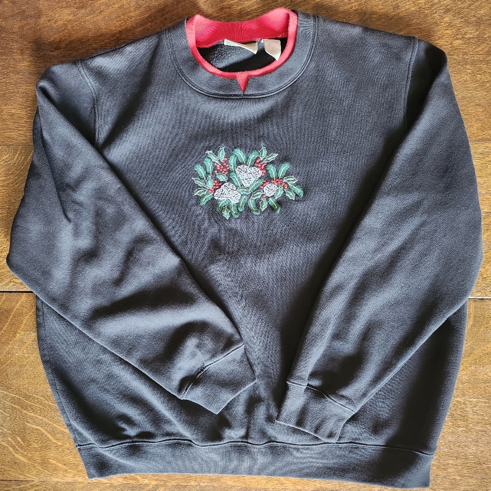 Holiday Festive Winter Sweater Large or XL Holly Berries